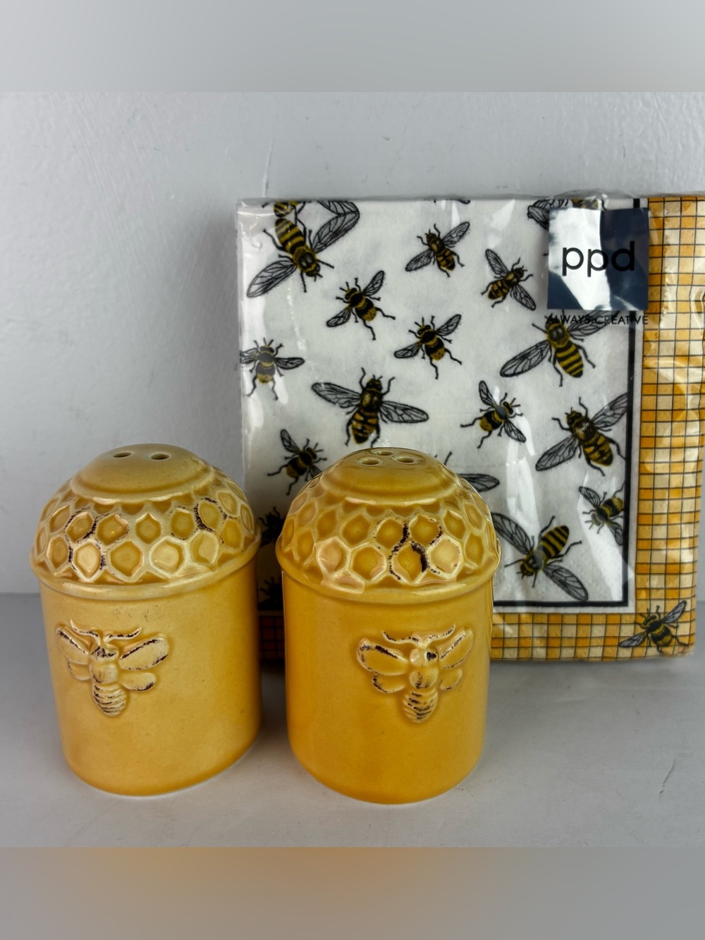 Boston International Beehive Salt & Pepper Shakers w/Bonus NIP Bee Napkins